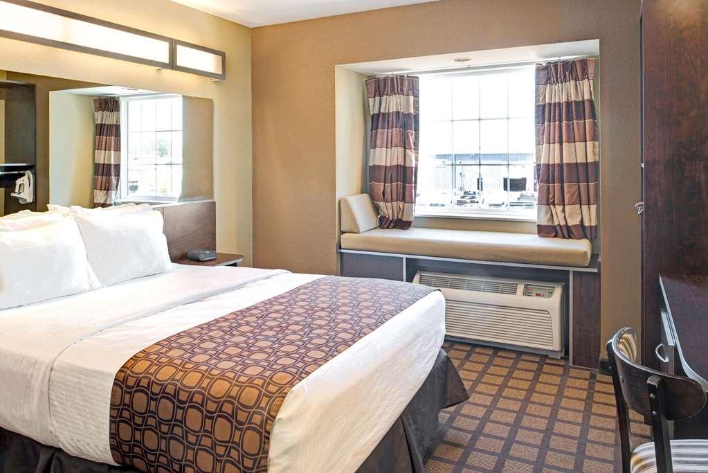 Microtel Inn & Suites By Wyndham Bluffs Каунсил-Блафс Экстерьер фото