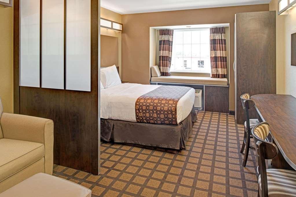 Microtel Inn & Suites By Wyndham Bluffs Каунсил-Блафс Экстерьер фото
