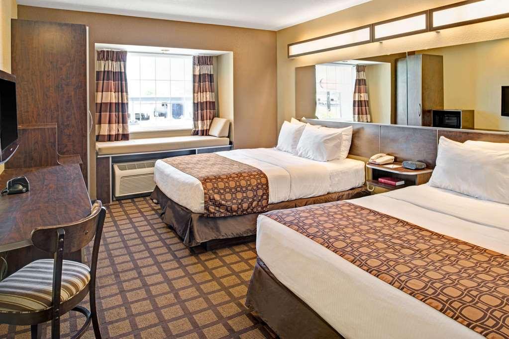 Microtel Inn & Suites By Wyndham Bluffs Каунсил-Блафс Экстерьер фото