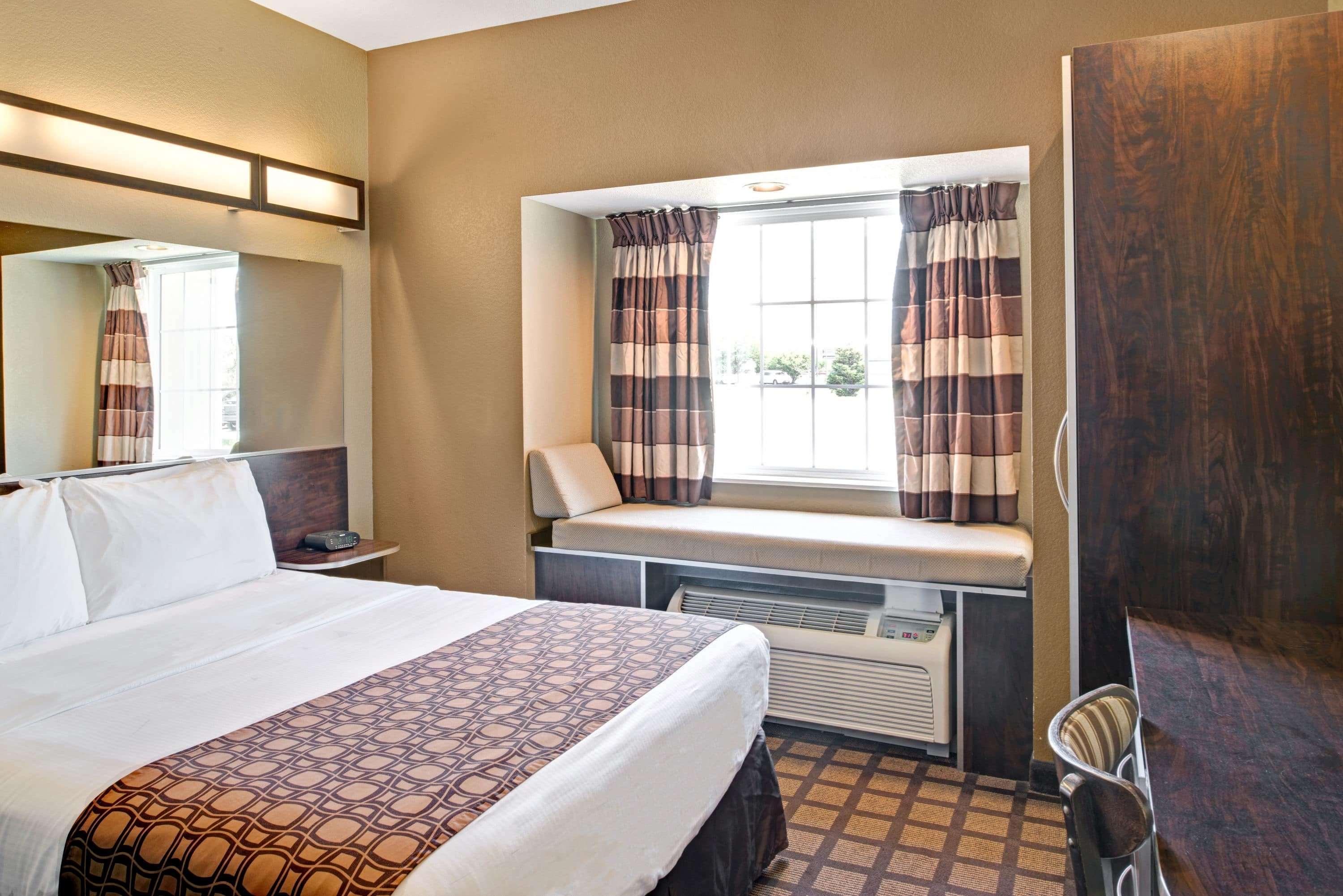 Microtel Inn & Suites By Wyndham Bluffs Каунсил-Блафс Экстерьер фото