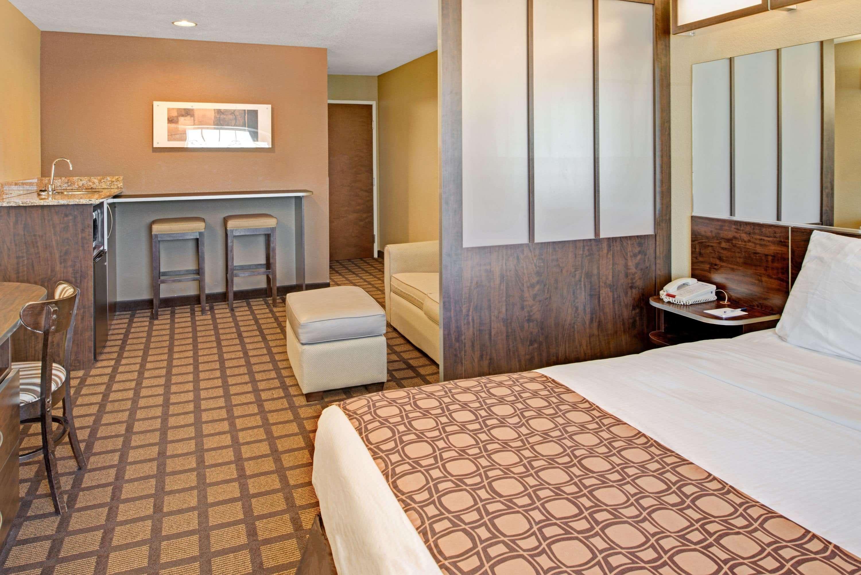 Microtel Inn & Suites By Wyndham Bluffs Каунсил-Блафс Экстерьер фото