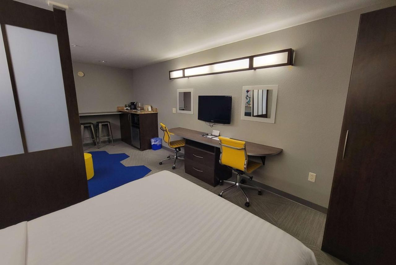 Microtel Inn & Suites By Wyndham Bluffs Каунсил-Блафс Экстерьер фото