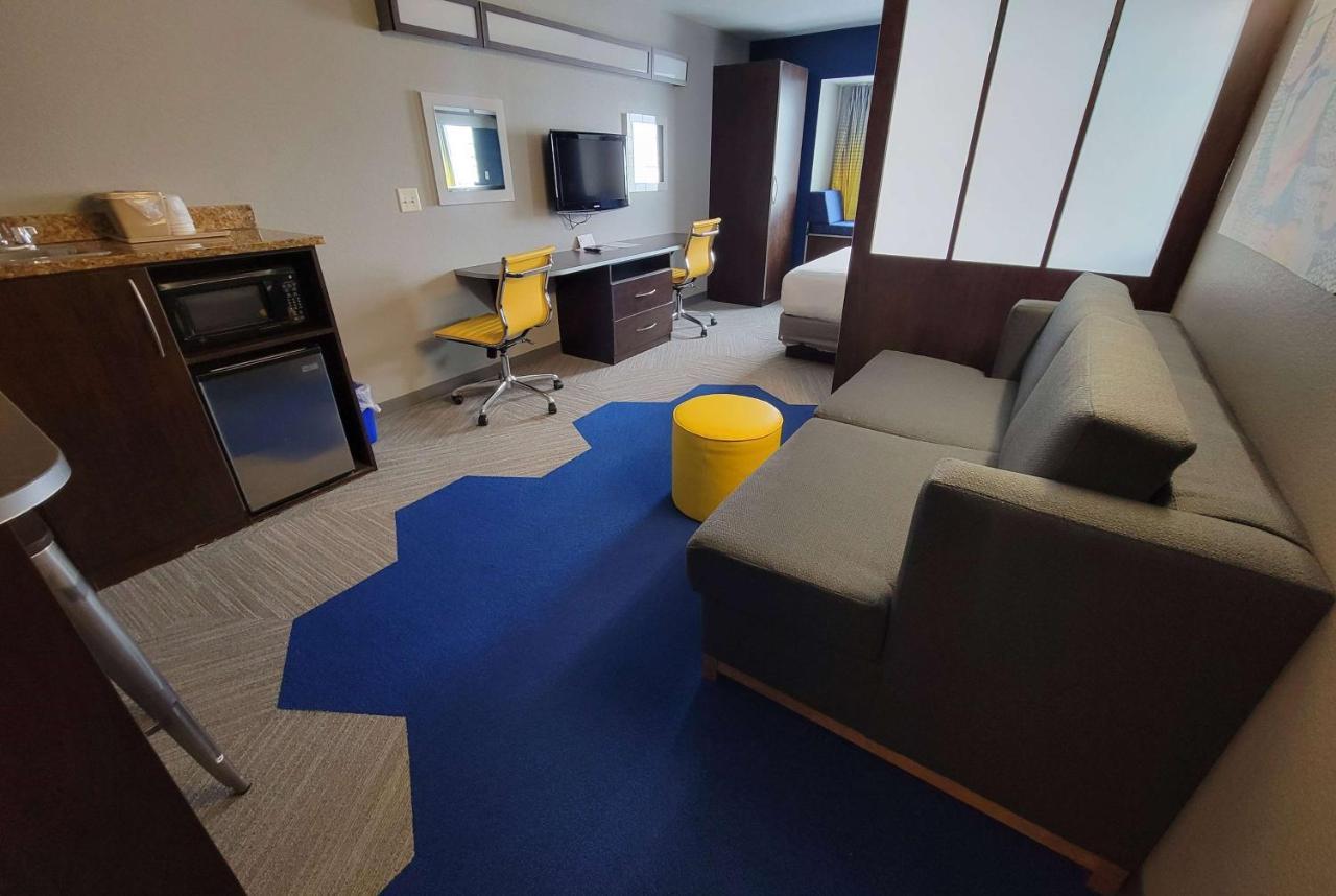 Microtel Inn & Suites By Wyndham Bluffs Каунсил-Блафс Экстерьер фото