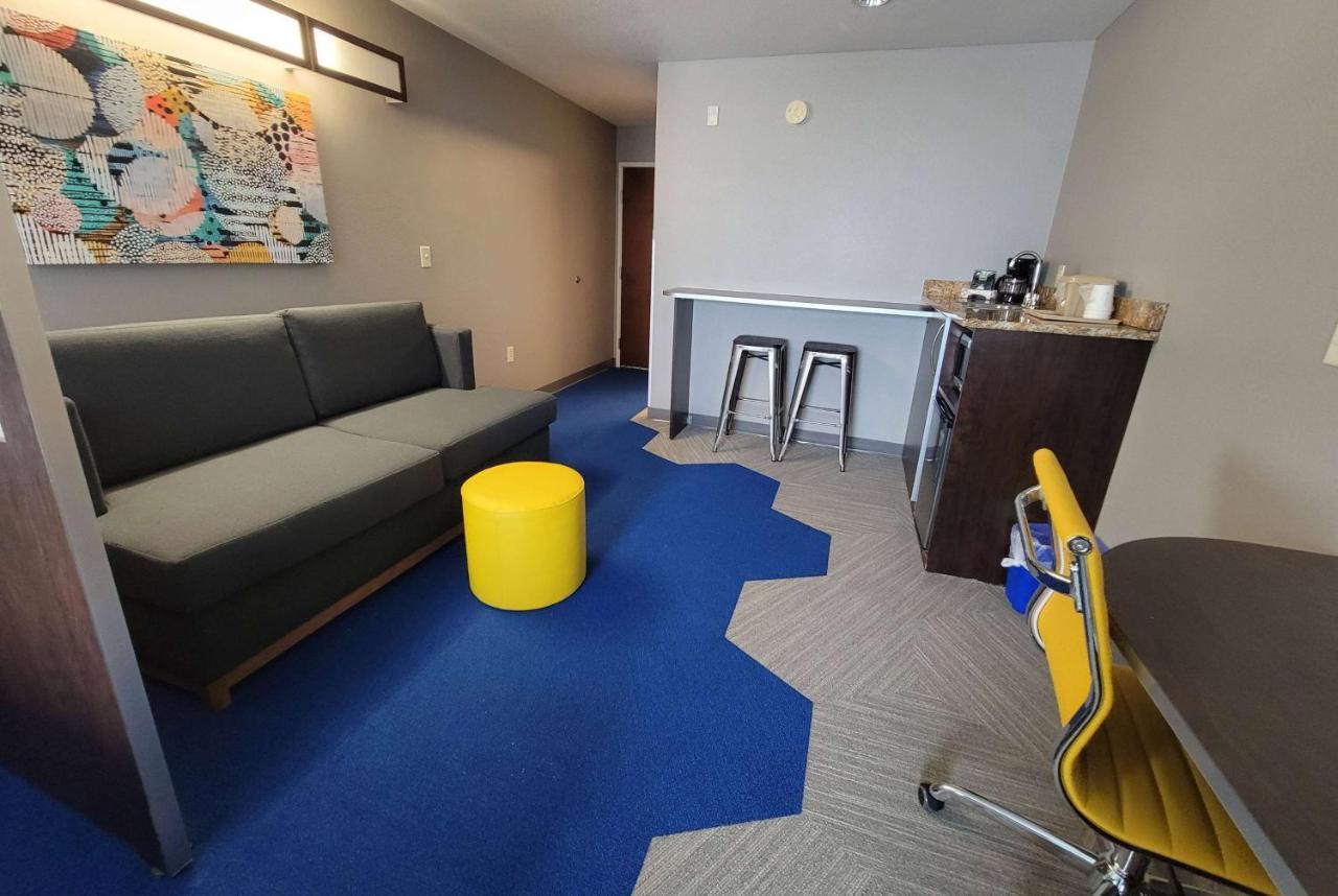 Microtel Inn & Suites By Wyndham Bluffs Каунсил-Блафс Экстерьер фото