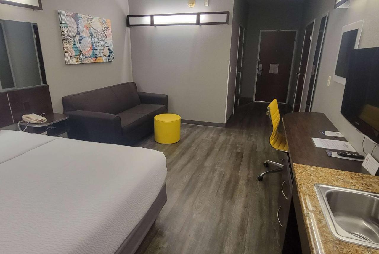 Microtel Inn & Suites By Wyndham Bluffs Каунсил-Блафс Экстерьер фото