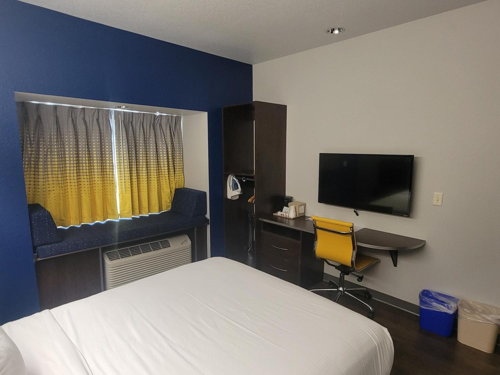 Microtel Inn & Suites By Wyndham Bluffs Каунсил-Блафс Экстерьер фото