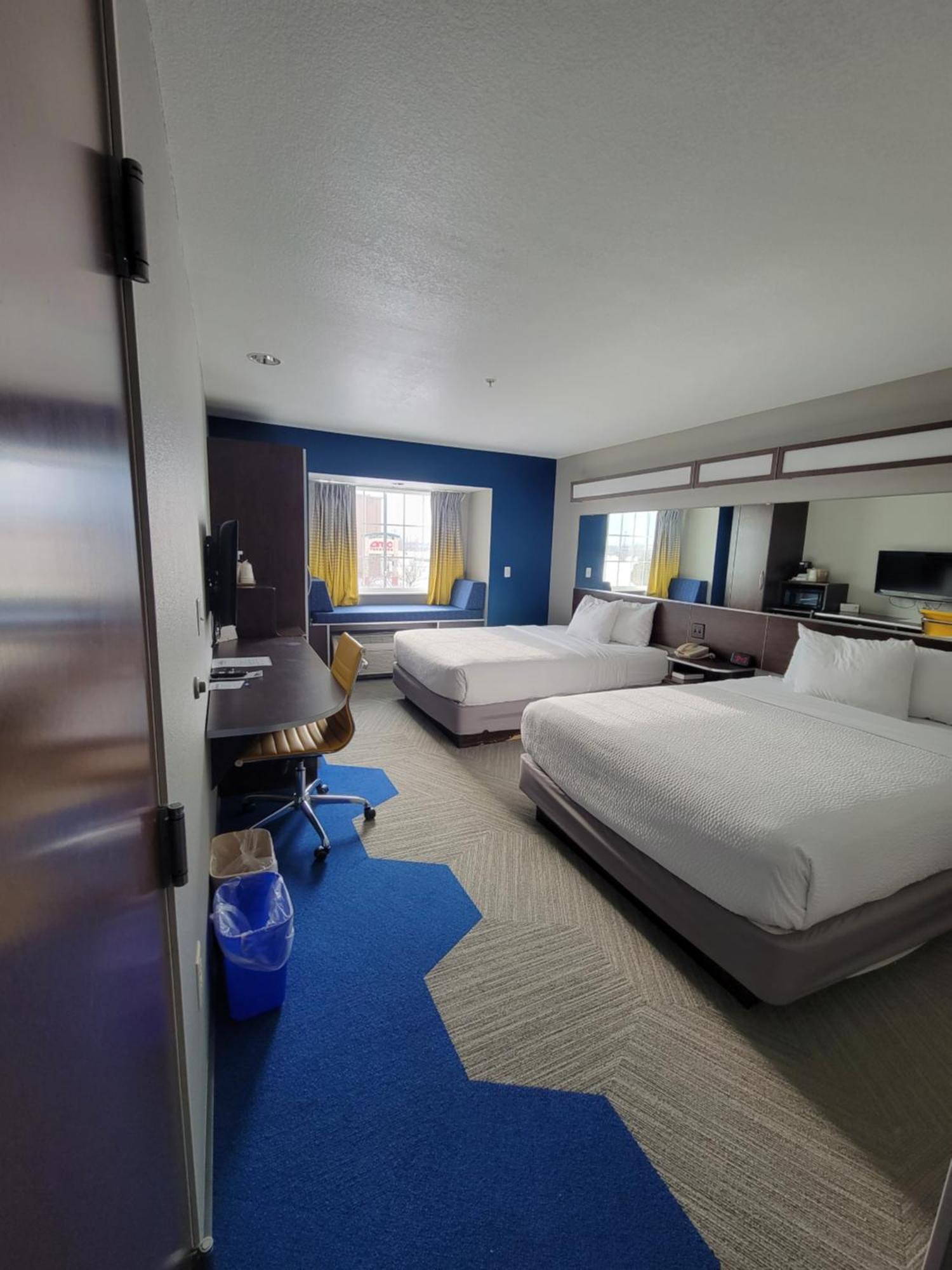 Microtel Inn & Suites By Wyndham Bluffs Каунсил-Блафс Экстерьер фото