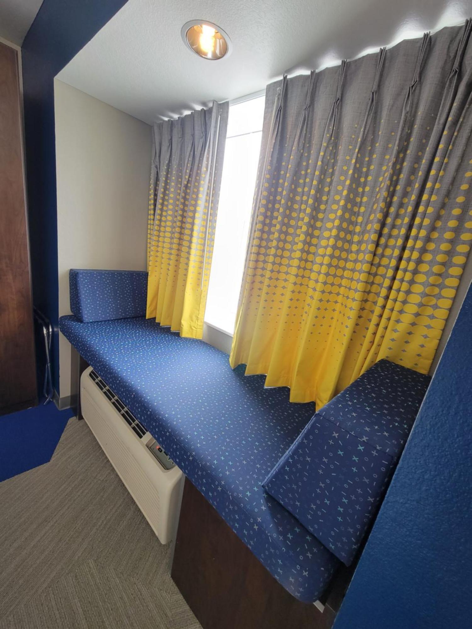 Microtel Inn & Suites By Wyndham Bluffs Каунсил-Блафс Экстерьер фото