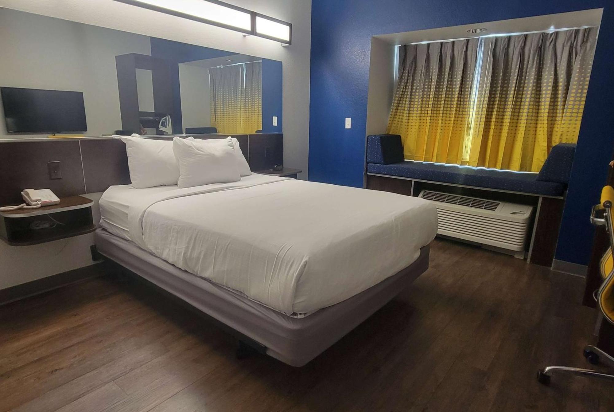Microtel Inn & Suites By Wyndham Bluffs Каунсил-Блафс Экстерьер фото