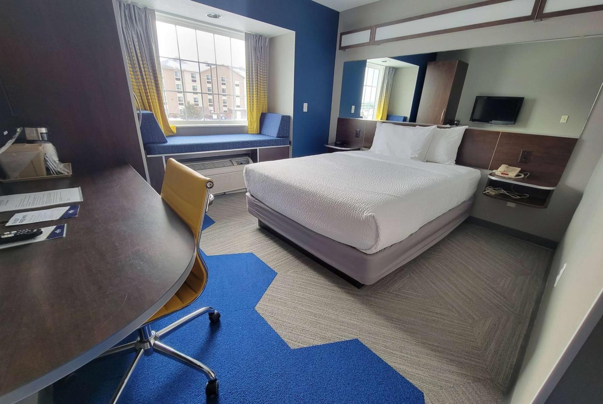 Microtel Inn & Suites By Wyndham Bluffs Каунсил-Блафс Экстерьер фото